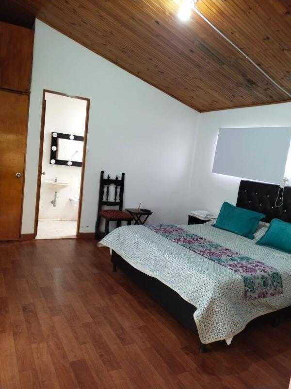 Hostal Spa Casa De Piedra Con Jacuzzi サンタ・ロサ・デ・カバル エクステリア 写真